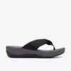 Arla Glison svarte Fabriccloudsteppers™-Flip-flops for damer