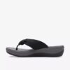 Arla Glison svarte Fabriccloudsteppers™-Flip-flops for damer