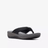 Arla Glison svarte Fabriccloudsteppers™-Flip-flops for damer