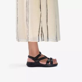 Cecily Mix – flate sandaler i svart kombinasjon for kvinner