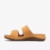 Cecily Step, flate sandaler for kvinner i lys okerfarget nubuck