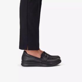 Ellowyn Penny slip-on-sko i svart skinn for kvinner