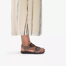 Kitly Ave flate sandaler i brunt skinn for damer