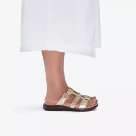 Kitly Pearl flate sandaler i champagnefarget skinn for damer
