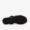 Kitly Pearl – flate sandaler i svart lakkskinn for damer