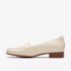 Krystine Lily loafer i kremfarget skinn for damer