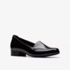 Krystine Lily – svarte slip-ons i lakkskinn for damer