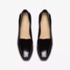 Krystine Lily – svarte slip-ons i lakkskinn for damer
