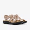 Laurieann Ivy flate sandaler i sandfarget skinn for damer