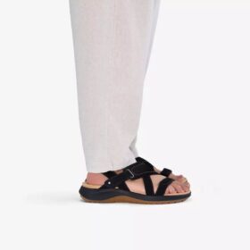 Maelynn Gem flate sandaler i svart nubuck for damer
