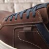 Mapstone Lace-sneakers i mahognyfarget skinn for menn
