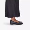 Natalyn slip-ons i mørk svart skinn for damer