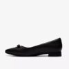 Natalyn Trim slip-ons i svart skinn for damer