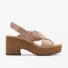 Nerisa West sandal med nubuck-kilehæl for damer