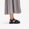 Orinoco3 Cross flate sandaler i svart skinn for damer