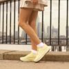 Pace Rise blekgul Sneakers for kvinner Us