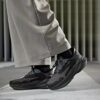 Pace Walk svarte athleisure-gåsko for kvinner