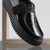 Torhill Bee svart lakksko for kvinner Wallabee