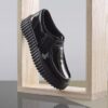 Torhill Bee svart lakksko for kvinner Wallabee