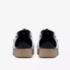 Wallabee 2604 Navy i lakkskinn for damer
