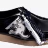 Wallabee 2604 Navy i lakkskinn for damer