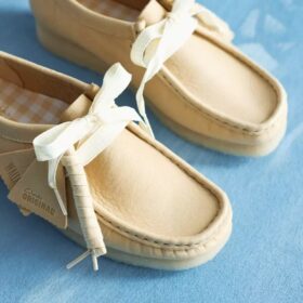 Wallabee for kvinner i blekgult skinn